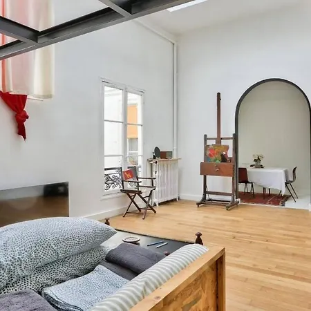 On Rue Pierre Fontaine 아파트