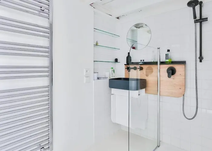 شقة On Rue Pierre Fontaine باريس